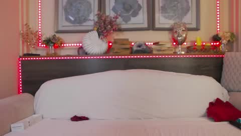 Snapshot of hellendesire chatting on February 2025 10:15:02 AM online show from February 2025 10:15:02 AM