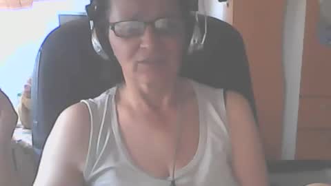 Snapshot of hellenmarie chatting on September 2025 09:54:01 AM hellenmarie online show from September 2025 09:54:01 AM