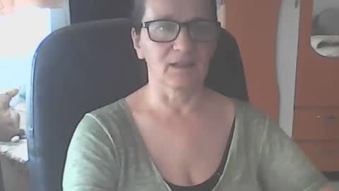 hellenmarie online show from May 2026 10:21:01 AM