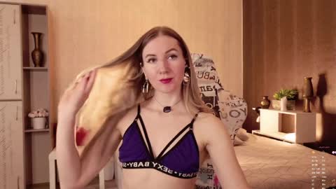 Alisia  Monday to Friday from 10 am to 4 pm GMT 2 online show from April 2026 09:21:02 AM