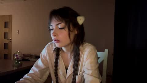 hellyluxury online show from June 2026 07:28:02 PM