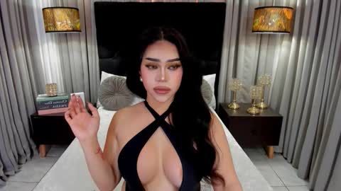 Snapshot of hennessygoddess69 chatting on November 2025 11:38:02 PM HENNESSY online show from November 2025 11:38:02 PM