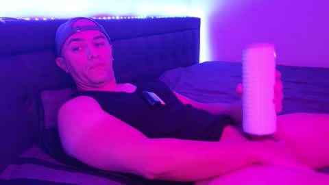 Snapshot of hennidrip chatting on November 2025 04:29:01 PM HENNIDRIP online show from November 2025 04:29:01 PM