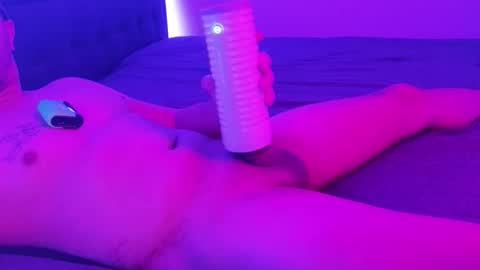 Snapshot of hennidrip chatting on November 2025 01:18:01 AM HENNIDRIP online show from November 2025 01:18:01 AM