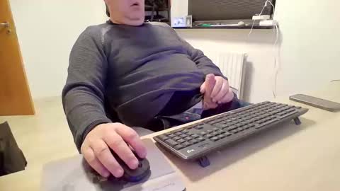 Snapshot of henrikrp1971 chatting on December 2024 09:09:02 PM henrikrp1971 online show from December 2024 09:09:02 PM