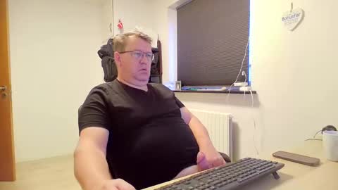 Snapshot of henrikrp1971 chatting on December 2024 08:55:02 AM henrikrp1971 online show from December 2024 08:55:02 AM