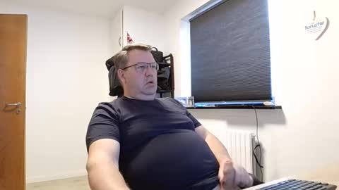 Snapshot of henrikrp1971 chatting on February 2025 02:46:02 PM henrikrp1971 online show from February 2025 02:46:02 PM