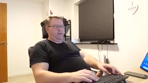 Snapshot of henrikrp1971 chatting on March 2025 08:53:01 PM henrikrp1971 online show from March 2025 08:53:01 PM