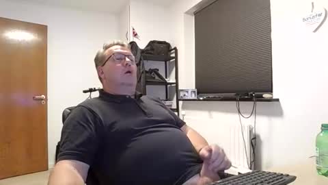 Snapshot of henrikrp1971 chatting on October 2025 10:07:01 PM henrikrp1971 online show from October 2025 10:07:01 PM