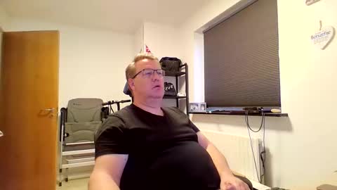 Snapshot of henrikrp1971 chatting on October 2025 03:45:02 PM henrikrp1971 online show from October 2025 03:45:02 PM