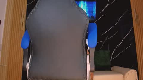 henrydouglas online show from April 2026 06:23:01 PM