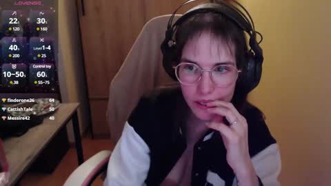 Snapshot of heraluna_ chatting on December 2024 04:01:02 AM HeraLuna online show from December 2024 04:01:02 AM