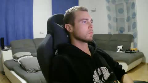 Snapshot of herbstenden chatting on December 2025 07:10:01 PM John Pearl online show from December 2025 07:10:01 PM