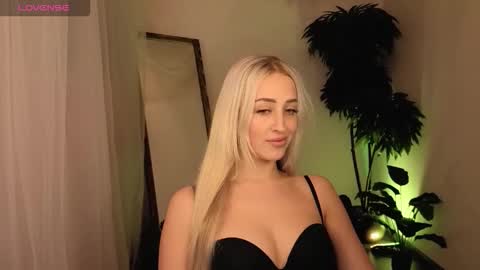 Elise online show from March 2026 02:05:02 AM