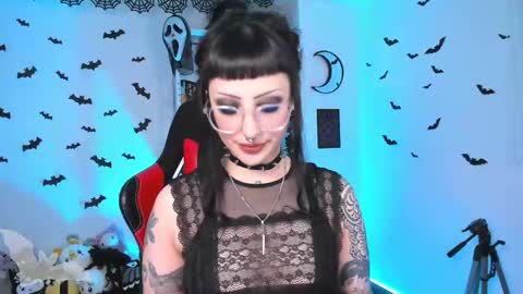 Snapshot of herinfernalmajesty chatting on February 2025 01:11:02 AM  Marie  online show from February 2025 01:11:02 AM