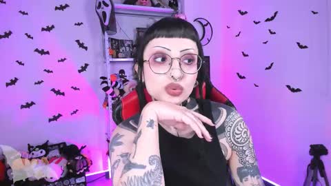 Snapshot of herinfernalmajesty chatting on September 2025 02:33:02 AM  Marie  online show from September 2025 02:33:02 AM