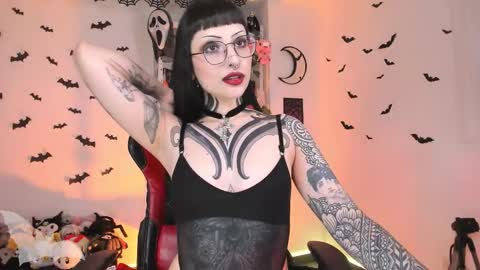 Snapshot of herinfernalmajesty chatting on October 2025 02:20:01 AM  Marie  online show from October 2025 02:20:01 AM