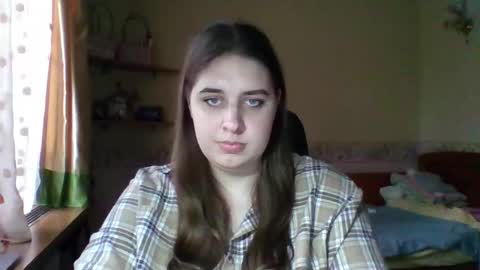 hess_luna_ online show from November 2025 10:15:02 AM