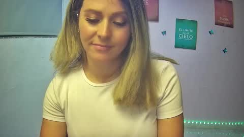 Snapshot of hestesiaxx chatting on November 2025 10:56:01 PM Hestesiaxx online show from November 2025 10:56:01 PM