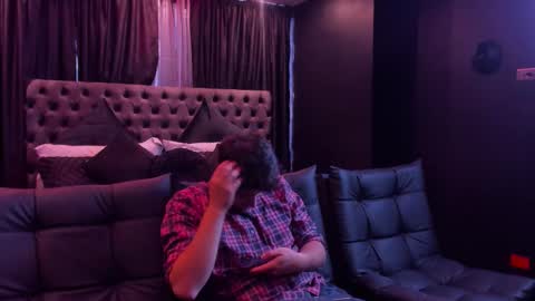 heteros men online show from January 2026 03:05:01 PM