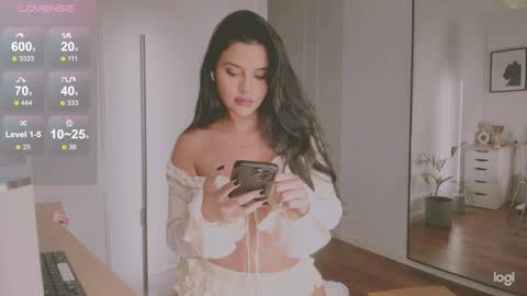 Snapshot of hevaenn chatting on December 2024 04:28:01 PM hi my name is Eva. online show from December 2024 04:28:01 PM