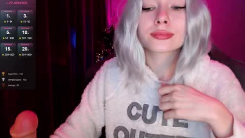 Snapshot of hey_nora_ chatting on December 2024 04:32:01 AM  Nora  online show from December 2024 04:32:01 AM