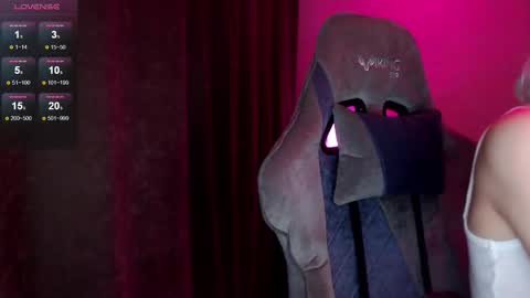 Snapshot of hey_nora_ chatting on September 2025 04:14:01 AM  Nora  online show from September 2025 04:14:01 AM