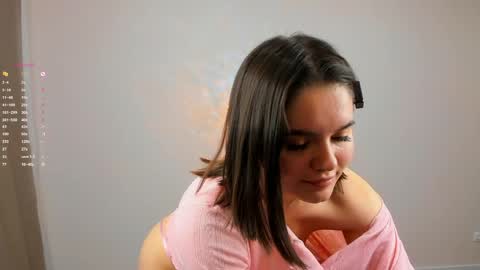Snapshot of heyim_laura chatting on April 2026 07:00:02 PM Laura online show from April 2026 07:00:02 PM