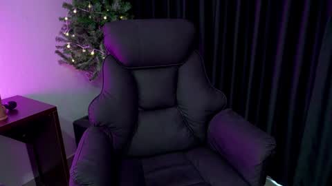 Snapshot of heykittyy chatting on December 2024 04:18:01 AM Hi guys You can call me Kitty online show from December 2024 04:18:01 AM