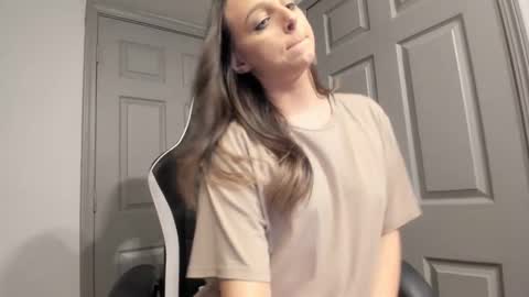 Snapshot of hi_cut_cutie chatting on December 2024 02:19:01 AM Paige online show from December 2024 02:19:01 AM