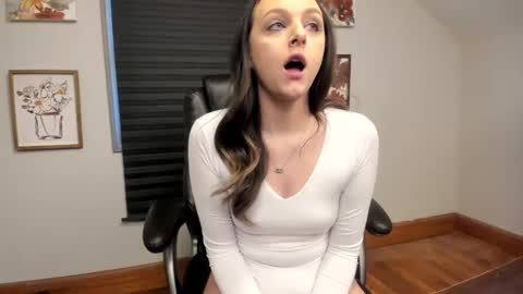 Snapshot of hi_cut_cutie chatting on January 2025 02:08:02 PM Paige online show from January 2025 02:08:02 PM