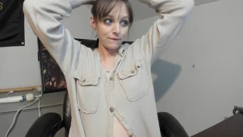 Snapshot of hi_cut_cutie chatting on September 2025 01:27:01 AM Paige online show from September 2025 01:27:01 AM