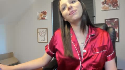 Snapshot of hi_cut_cutie chatting on September 2025 01:27:02 PM Paige online show from September 2025 01:27:02 PM