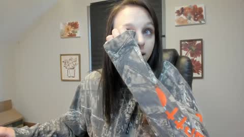 Snapshot of hi_cut_cutie chatting on October 2025 01:40:02 PM Paige online show from October 2025 01:40:02 PM