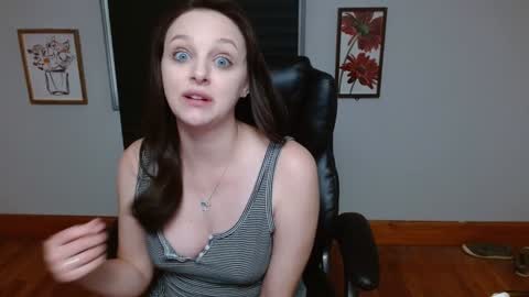 Snapshot of hi_cut_cutie chatting on November 2025 02:06:01 PM Paige online show from November 2025 02:06:01 PM