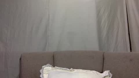 hi_there99 online show from November 2025 01:15:01 AM