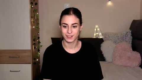 Ana online show from December 2025 08:13:01 PM