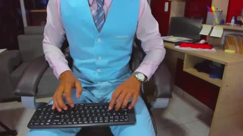 Snapshot of hiddenoffice chatting on December 2024 12:22:01 AM George online show from December 2024 12:22:01 AM