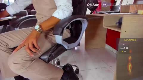 Snapshot of hiddenoffice chatting on December 2024 10:05:01 PM George online show from December 2024 10:05:01 PM