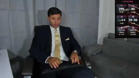 Snapshot of hiddenoffice chatting on October 2025 11:36:01 PM George online show from October 2025 11:36:01 PM