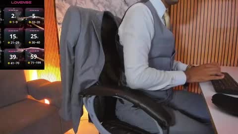 Snapshot of hiddenoffice chatting on October 2025 02:22:02 AM George online show from October 2025 02:22:02 AM