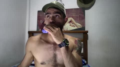 Snapshot of hideonbush051 chatting on September 2025 01:49:02 AM hideonbush online show from September 2025 01:49:02 AM