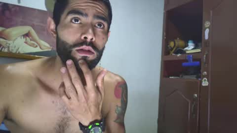 Snapshot of hideonbush051 chatting on October 2025 01:49:01 AM hideonbush online show from October 2025 01:49:01 AM