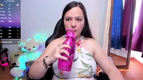 Snapshot of hidianapaola chatting on February 2025 04:52:01 PM Diana online show from February 2025 04:52:01 PM