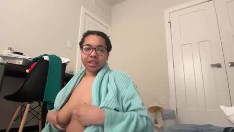 Snapshot of highkeyheidee chatting on February 2026 08:21:01 PM Juana B. Bread online show from February 2026 08:21:01 PM