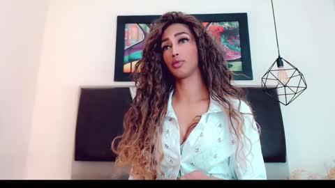 Hilary Avilan online show from December 2025 07:08:02 PM