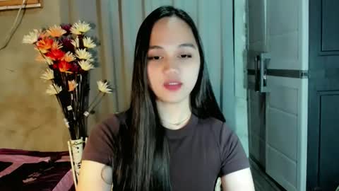 hilarymolly online show from April 2026 06:19:01 AM