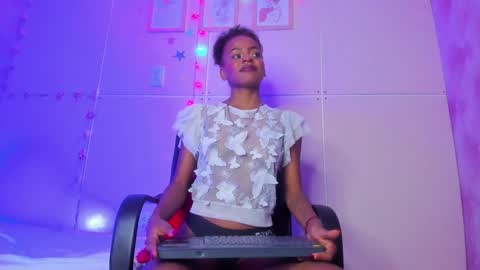 Snapshot of hillary_banks__ chatting on December 2024 07:24:01 AM Hillary online show from December 2024 07:24:01 AM