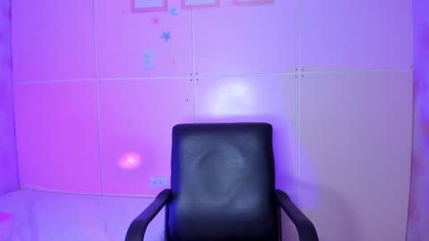 Snapshot of hillary_banks__ chatting on January 2025 03:23:02 AM Hillary online show from January 2025 03:23:02 AM