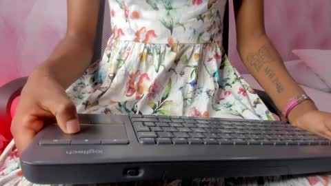 Snapshot of hillary_banks__ chatting on January 2025 04:03:01 AM Hillary online show from January 2025 04:03:01 AM